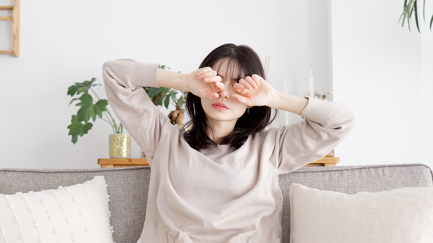 若いから平気？実は若くても老眼になる可能性があるんです。